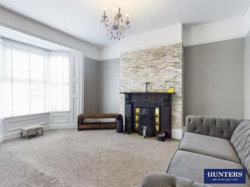 4 bedroom House To Let Total Size: 1518 SQ FT