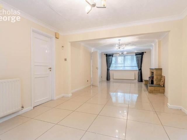 4 bedroom house to rent