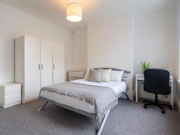 Sheffield, South Yorkshire, Midlands - Equipped kitchen