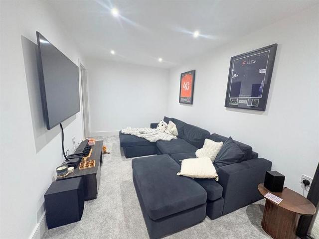 4 bedroom house to rent