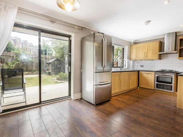 4 bedroom house to rent