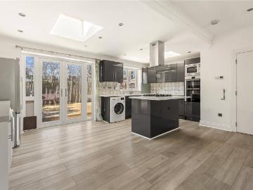 Earlsfield, London, Greater London - Garden