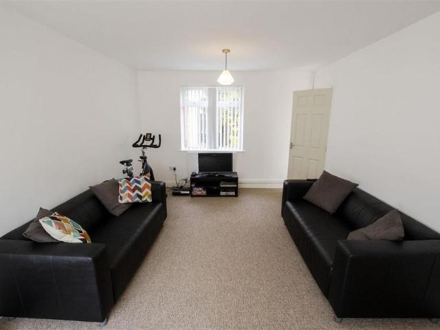 4 bedroom house to rent
