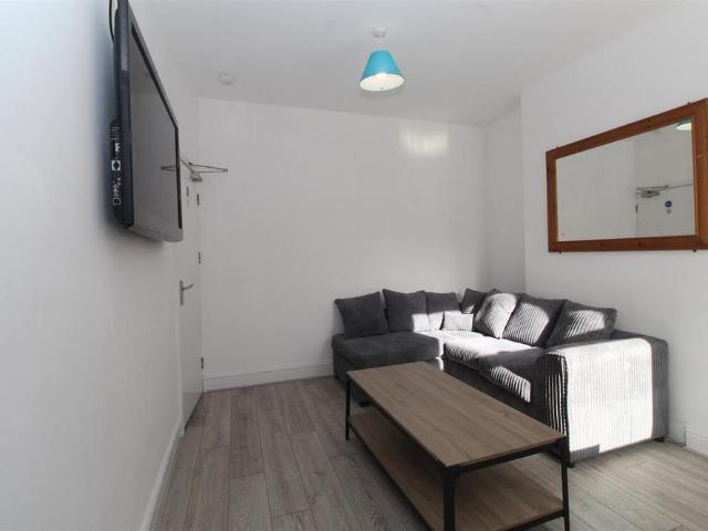 4 bedroom house to rent