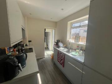 Claverham Road BS49 Bristol - Parking, Equipped kitchen
