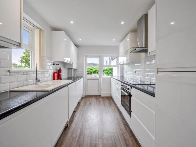 4 bedroom terraced house to rent