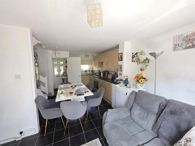 4 bedroom house to rent