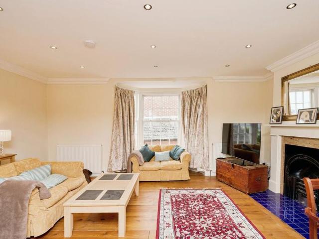 4 bedroom house to rent