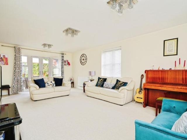 4 bedroom house to rent