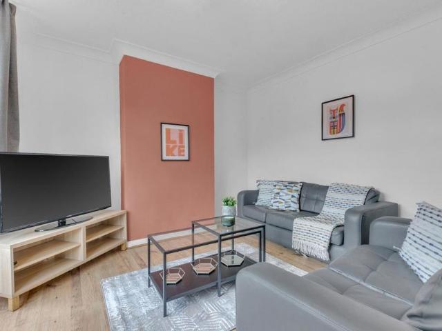 4 bedroom house to rent
