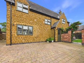 4 bedroom house to rent