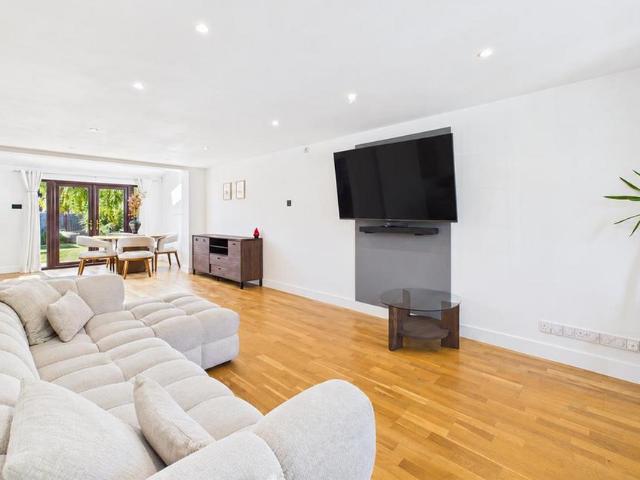 4 bedroom house to rent