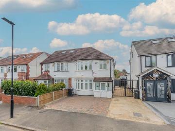 Heston, Hounslow, Greater London - Equipped kitchen