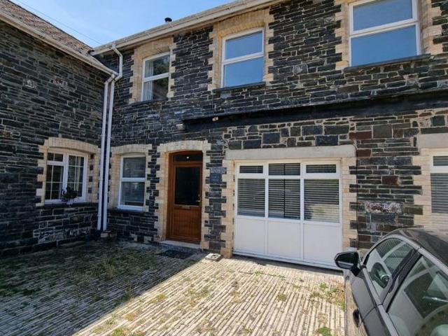 4 bedroom house to rent