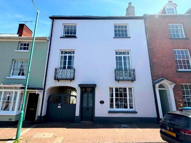 4 bedroom house to rent