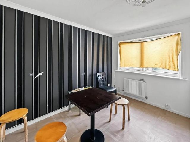 4 bedroom end of terrace house to rent