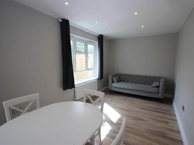 4 bedroom house to rent