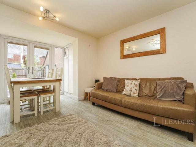 4 bedroom semi detached house to rent