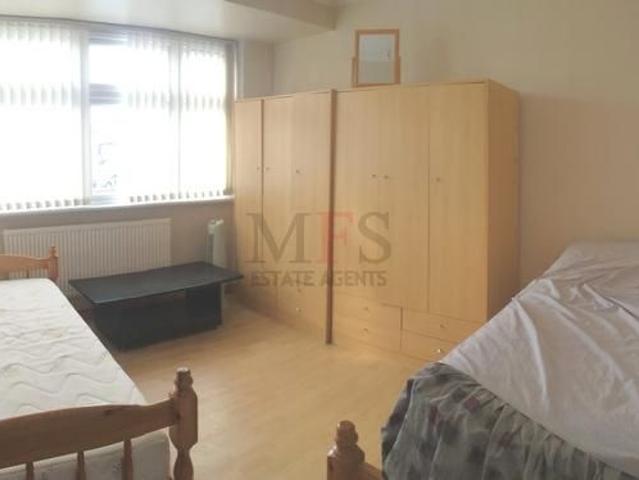 4 bedroom house to rent