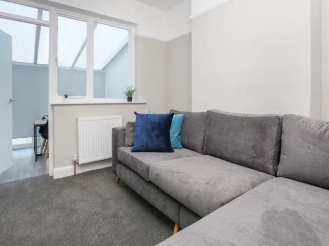 4 bedroom house to rent