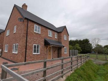 House for rent in Burhill - Garden, Equipped kitchen