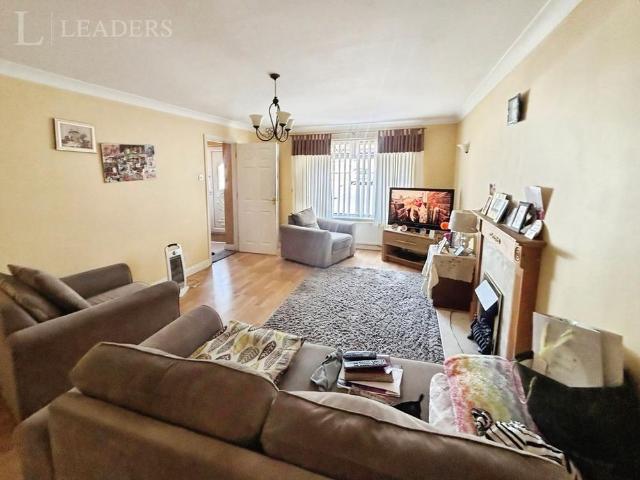 4 bedroom house to rent