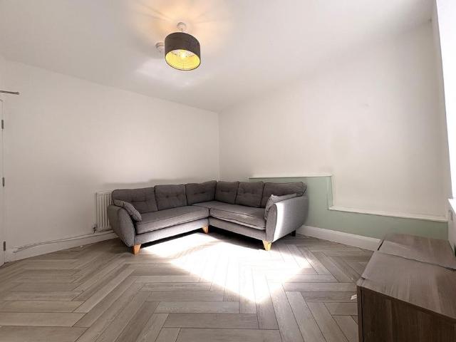 4 bedroom house to rent