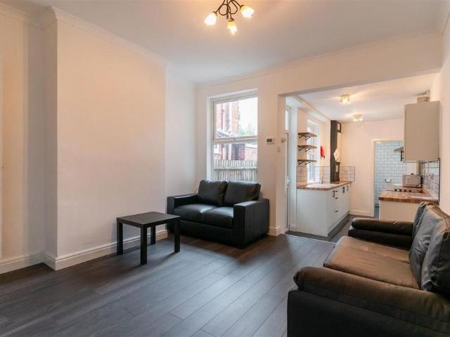 4 bedroom house to rent