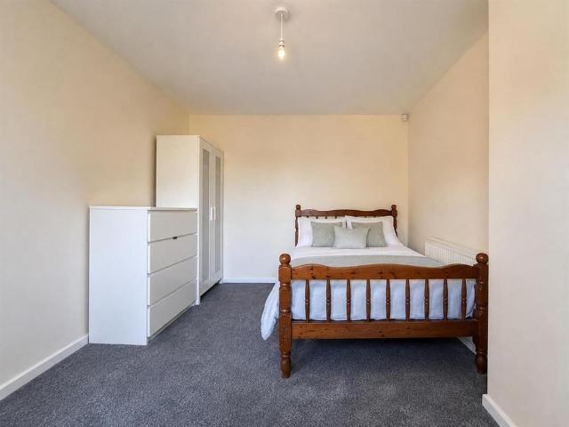 4 bedroom house to rent
