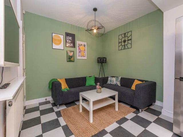 4 bedroom house to rent