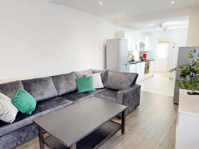 4 bedroom house to rent