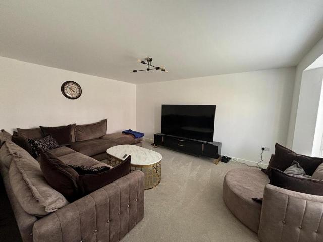 4 bedroom house to rent
