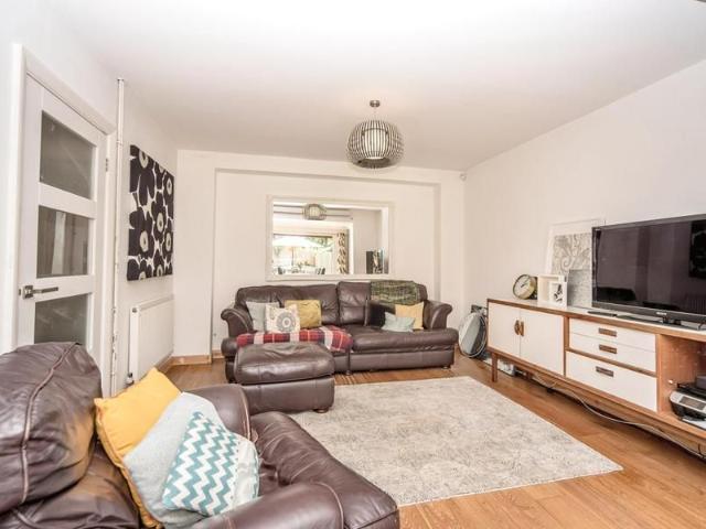 4 bedroom house to rent Brendon Avenue, Bedford, Bedfordshire, MK41