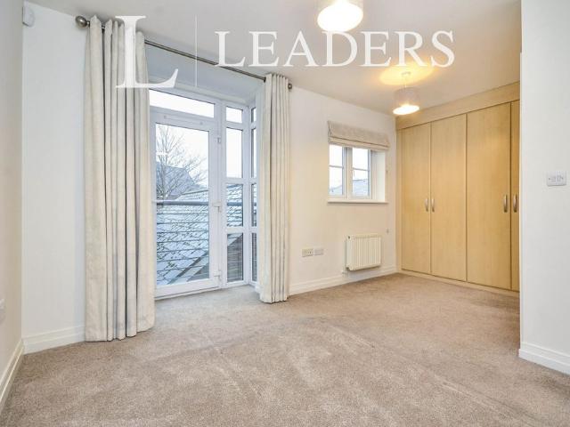 4 bedroom house to rent Caberfeigh Close, Redhill, RH1