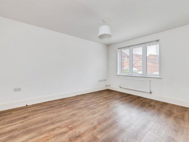 4 bedroom house to rent Gratton Road, Horley, Surrey, RH6