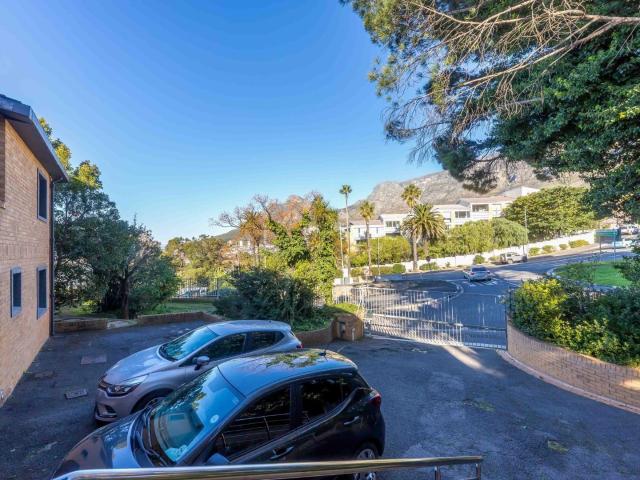 4 Bedroom House To Rent in Tamboerskloof