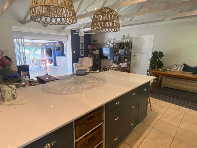4 Bedroom House To Rent in The Island