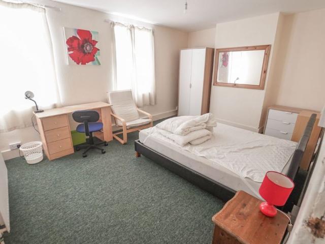 To Rent South View Place, Town Centre, Bournemouth, BH2 £1,860 pcm Tenancy Info