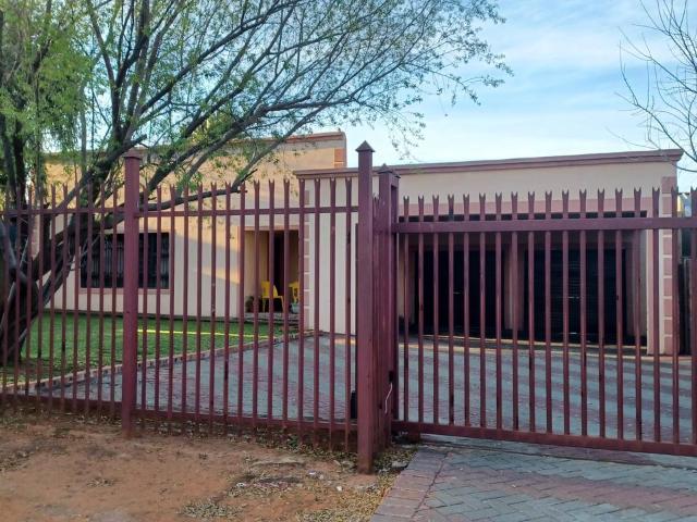4 Bedroom house to rent in Uitsig, Bloemfontein