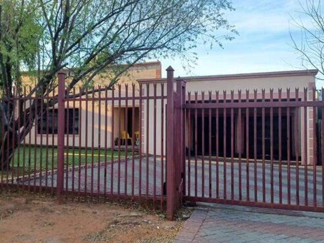 4 Bedroom house to rent in Uitsig, Bloemfontein