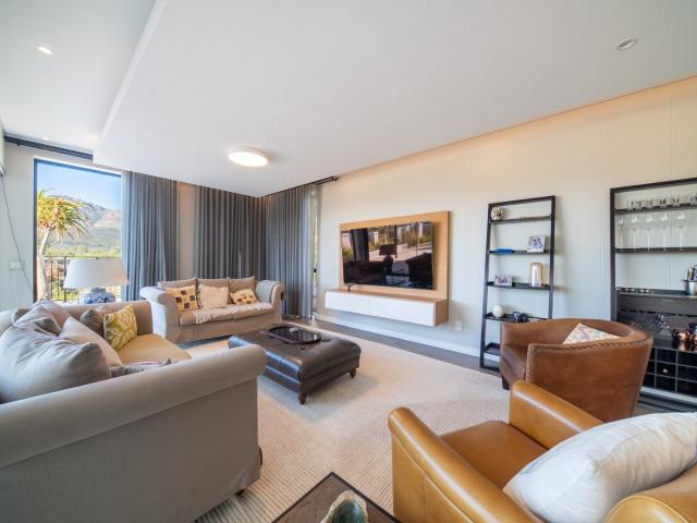 4 Bedroom House To Rent in Val de Vie Estate
