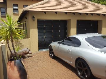 House to rent in Blue Valley Golf and Country Estate - Parking