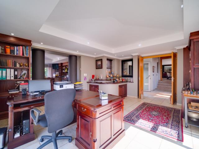 4 Bedroom House To Rent in Waterkloof Ridge