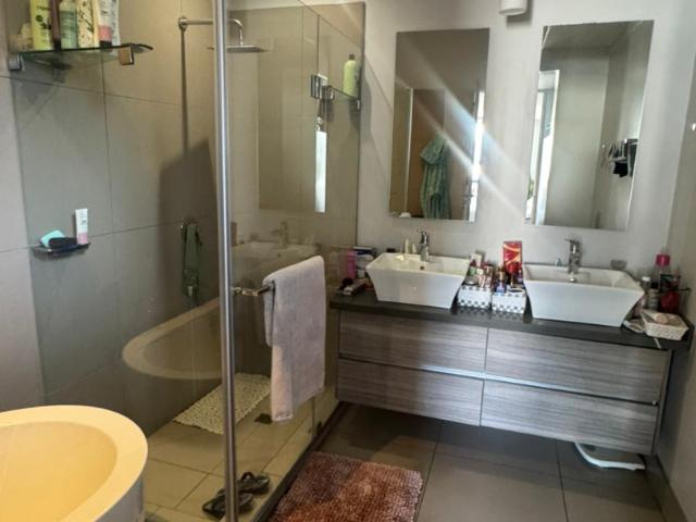 4 Bedroom House To Rent in Waterkloof Ridge