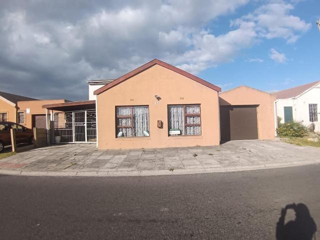 5 Bedroom house rented in Weltevreden Valley, Mitchells Plain