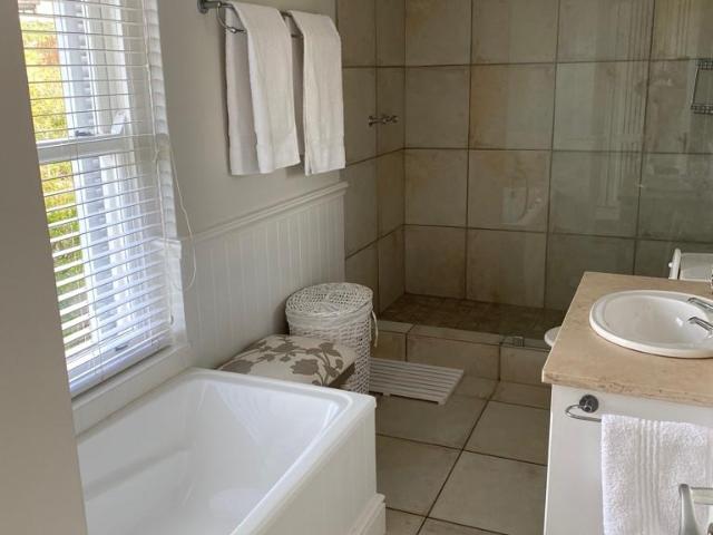 4 Bedroom House To Rent in Whalerock Ridge