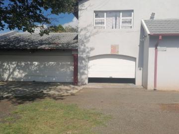 House to rent in Wentworth Park - Parking