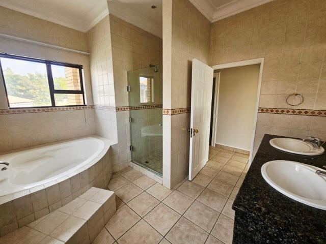 4 Bedroom House To Rent in Woodhill Golf Estate