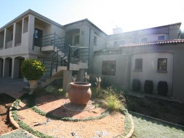 4 Bedroom House To Rent in Woodhill Golf Estate