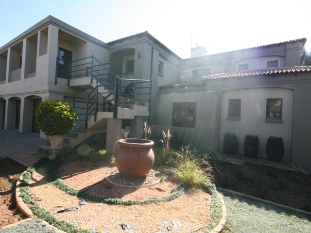 4 Bedroom House To Rent in Woodhill Golf Estate